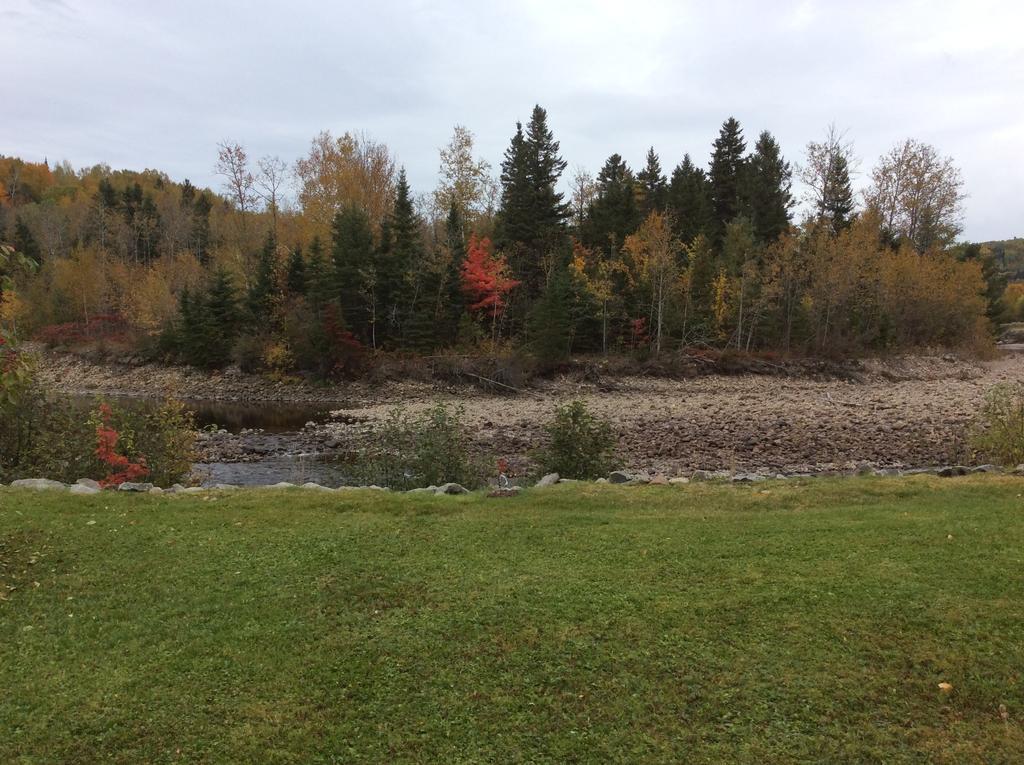 Camping Le 4 Chemins LʼAnse-Saint-Jean Rum bild