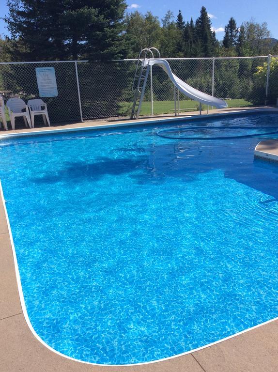 Camping Le 4 Chemins LʼAnse-Saint-Jean Rum bild