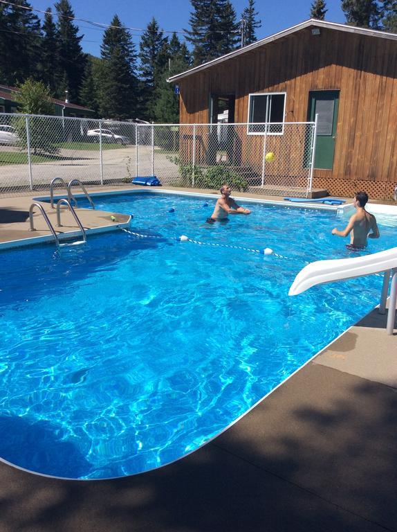 Camping Le 4 Chemins LʼAnse-Saint-Jean Rum bild