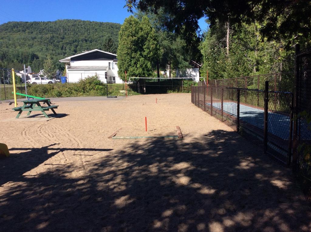 Camping Le 4 Chemins LʼAnse-Saint-Jean Rum bild