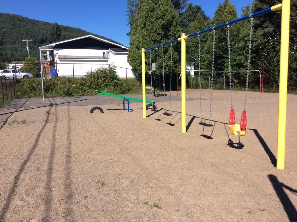 Camping Le 4 Chemins LʼAnse-Saint-Jean Rum bild