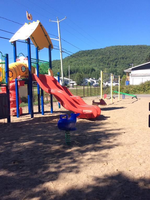 Camping Le 4 Chemins LʼAnse-Saint-Jean Rum bild