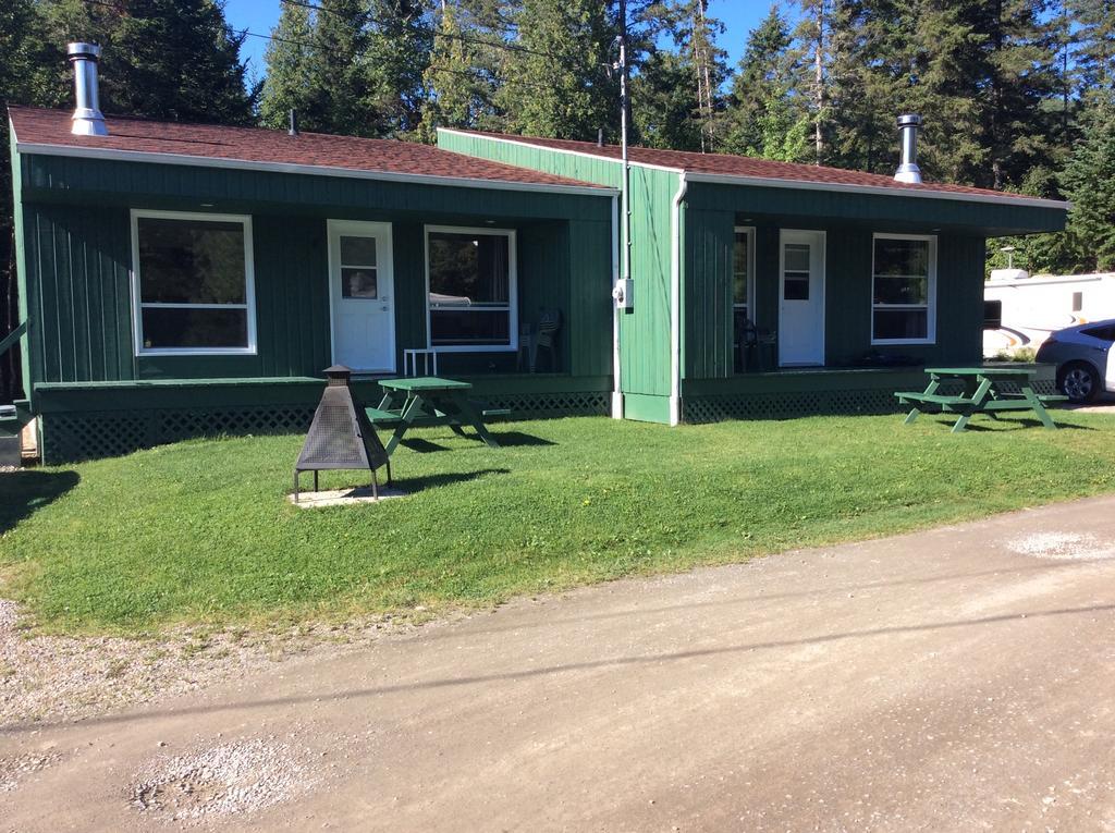 Camping Le 4 Chemins LʼAnse-Saint-Jean Rum bild