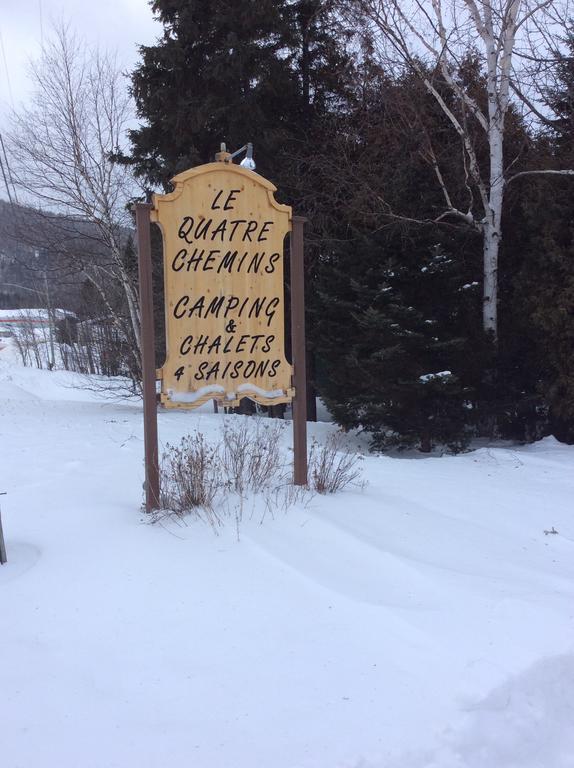 Camping Le 4 Chemins LʼAnse-Saint-Jean Exteriör bild