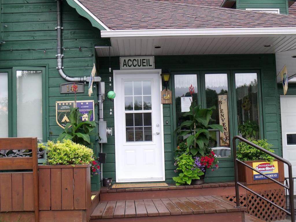 Camping Le 4 Chemins LʼAnse-Saint-Jean Rum bild
