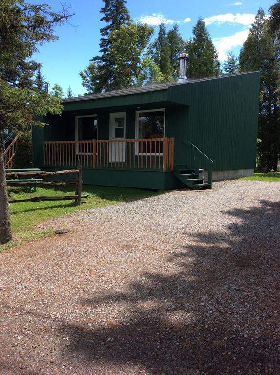Camping Le 4 Chemins LʼAnse-Saint-Jean Exteriör bild